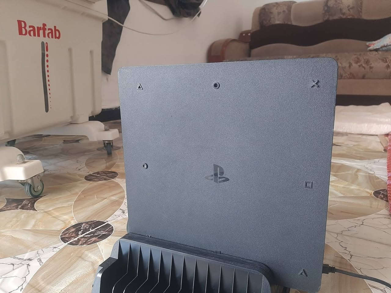 بلي فور سلم مهكر نضام 9
كامل ملحقاته حتى الكارتون
شرط بعده لوك نضافه١٠٠
ثلاث جوستكات (وحده اصلي ثنين عادي)
يوبي اس ٨٥٠ كارتونته هم وياه
قاعده شحن وتبريد بلي وجوستكات 
سعره ٣٢٥نهايته قفل حلة مسيب مكاني
***********
