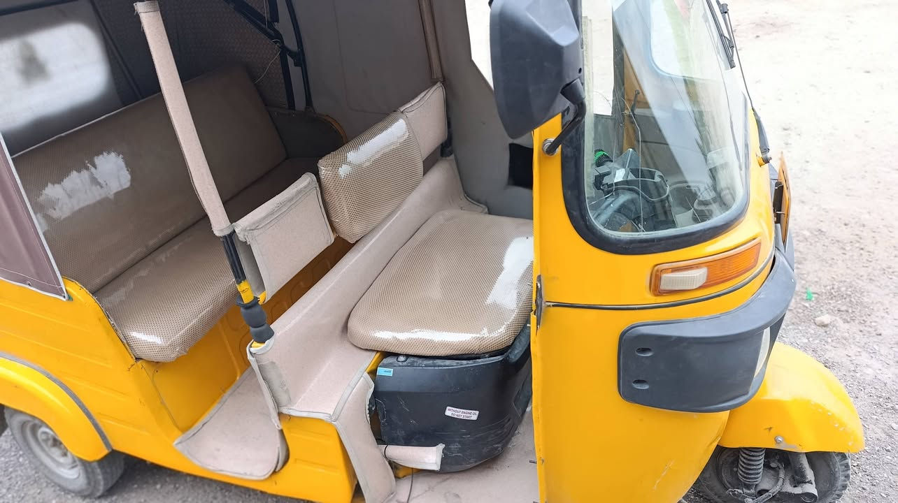 سلام عليكم تكتك 18 شهر ال11 مصبوغه جماليه بيها ضربه بلغد واضح بصوره سعرها 5و400 وببها مجال مكاني حي طارق ‏‪
‏‪0772 744 7278‬‏
