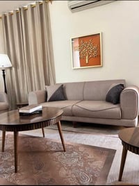 شقه ارضية  للايجار عوائل فقط وعائله تكون صغيره  مساحته ١٠٠م تحتوي غرفت...