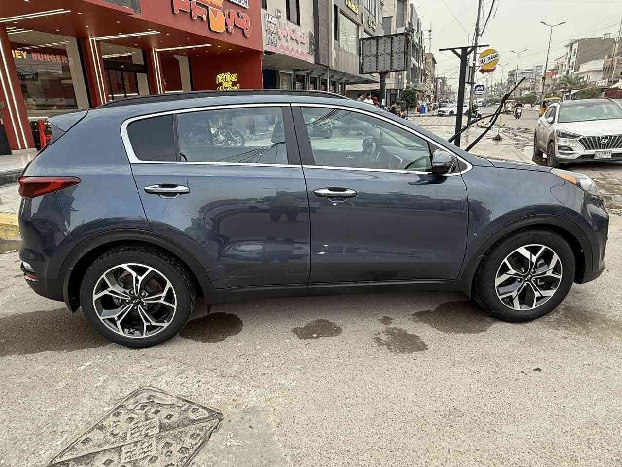 السلام عليكم سبورتج موديل 2022
حادثها مرفق مع الصور تبديل جاملغ امامي ومصبوغ فقط وجاملغ خلفي بارد بدون دواخل مكينه كير كفاله شرط الفحص ماشيه 45 ميل السياره موصفاتها فول الفول عابر الجيتي لاين كشنات جلد تدفئة كراسي كهرباء تحكمات ستيرن بنورما ثلاث انضمة قيادة مري شفط رادرات أمام خلفي توقف ذاتي قياده الي تحديد مسار وبعد هواي مواصفات بيها السياره جديده بسمي هزه وفحص قبل سبوع من سويتها سنويه لل 2029 تريد وكالة تريد تحويل مجانا 
السياره معروضه ب190 وبيها مجال بسيط مكانها بغداد 
تليفون ***********
