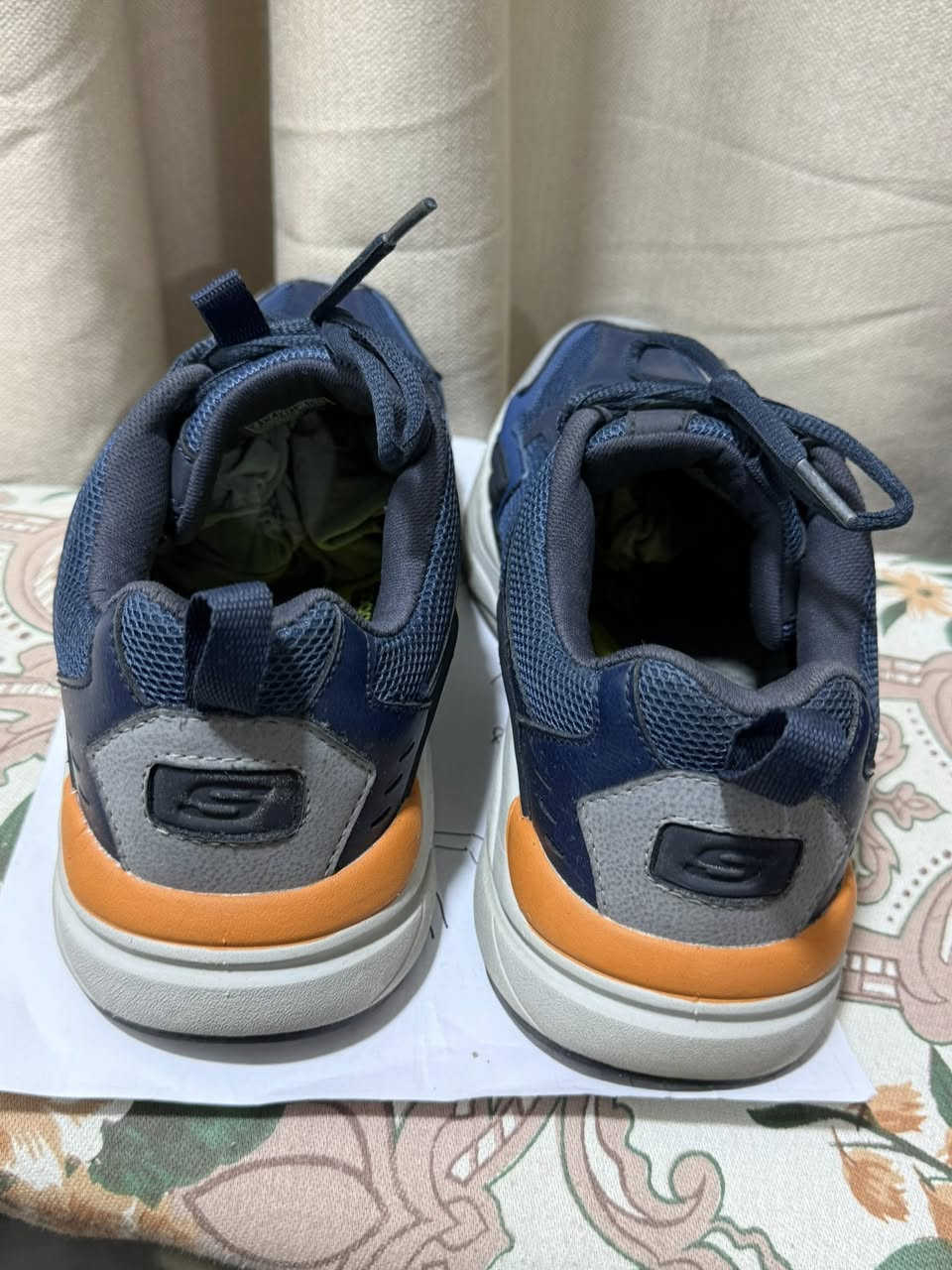 حذاء سكجر فيرادو مستخدم حيل قليل اصلي قياس 41 26 سم  السعر ٦٠ الف
Skechers verado 41 
بغداد
***********
