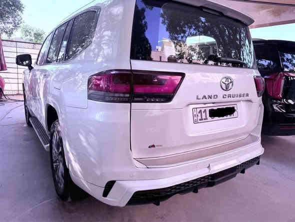 لاندكروز( VX ) SAS 2022تنفس طبيعي رقم بغداد الموصفات فول ( بصمهً - فتحه - شاشه كبيره - جلد اصلي وتبريد تدفئه كشن لايت عدسه كشن ميور  ويل كب وموصفات عديه اخره السياره مكفوله من الصبغ التبديل فقط شبر بارد بل بنيد   السعر 65الف  وبيه مجال الرقم *********** بغداد
