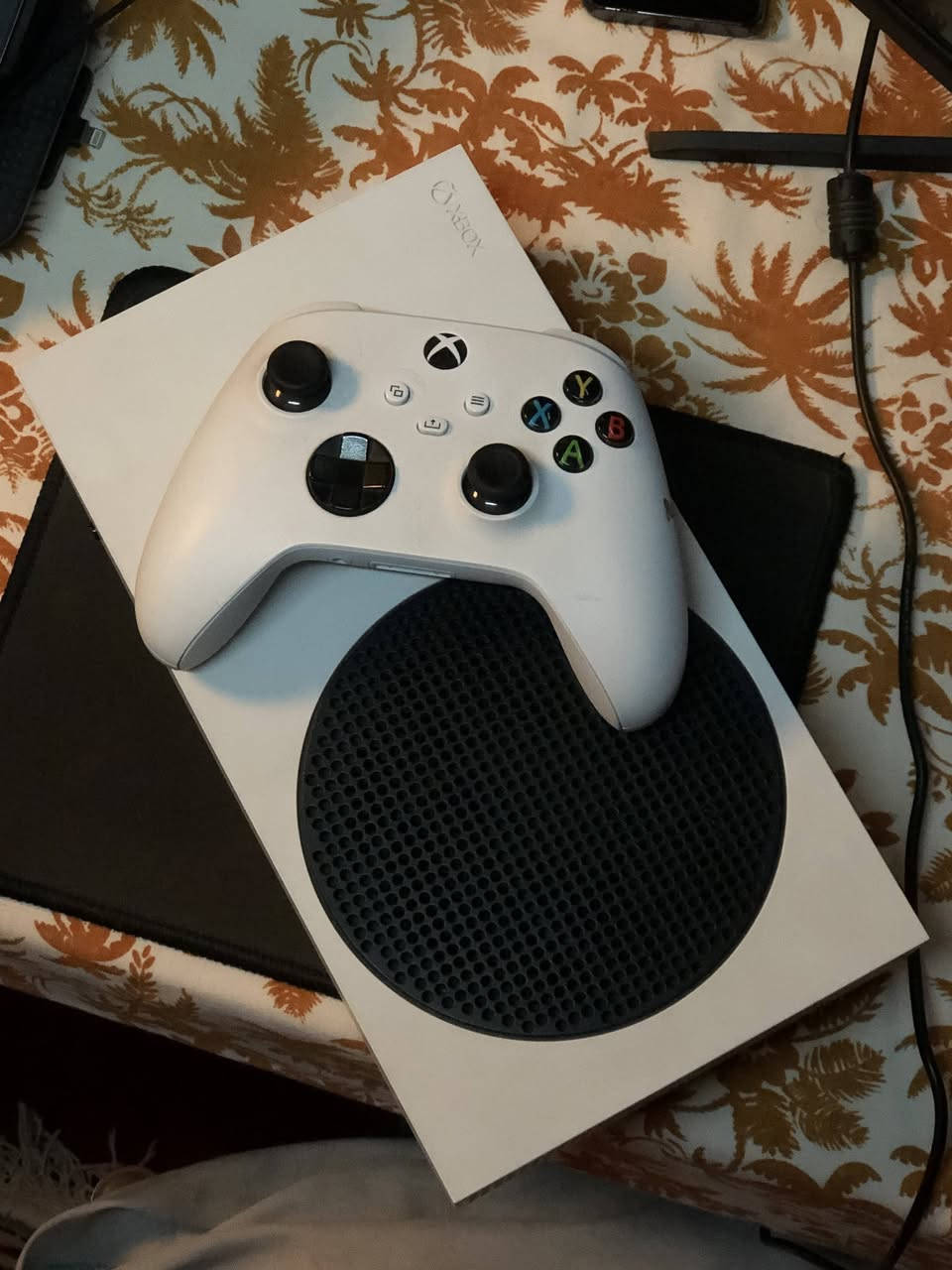 سلام عليكم.. XBOX سيريز( S) مع ملحقاته + شاشة GAMEON؛+ UBS للبيع
الجهاز والشاشة كلش نظيفات 

مثل مجاي تشوف بالصور

؛ 

ملحقات الاكسبوكس  :

1. يدة وحدة اصلية

2. كيبل الجهاز

3. كيبل HDMI

4. يو بي اس ( UBS) 

5. وبي لعبتين مشتريهن ( فيفا 25 و فيفا 26)

الشاشة من شركة GAMEON

مواصفاتها :

24 بوصة

1080×1920 

180 هيرتز

اي بي اس ( IPS)

الوانها حلوة

 وبيها بعد هواي مواصفات

كل الي ذكرته سعره : 510 الف وبي مجال يعجبك


**إذا كنت صاحب هذا الإعلان وتريد حذفه لأي سبب، رجاءا أرسل رسالة إلى الدعم الفني**