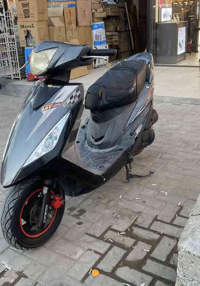 السلام وعليكم دراجة gt 125 منزلهه قبل 10 ايام رمبه الدراجة نوزل ...بيهه شغلات رياضيه هواي من كشن رياضي من جوزه رياضيه من قبق بانزين رياضي من واقيه مطريه وكولهن اصليات اجني وياهه من برة من تايرات اصليه وهواي امور بيهه بعد دراجة جديده بالجيس مبيهه كل نقص جاهزه ع اخر حبايه ... شلعة ىمعدل ونعومة فوول 👌👌السعر 800 مكاني الدورة الميكانيك رقمي ***********
