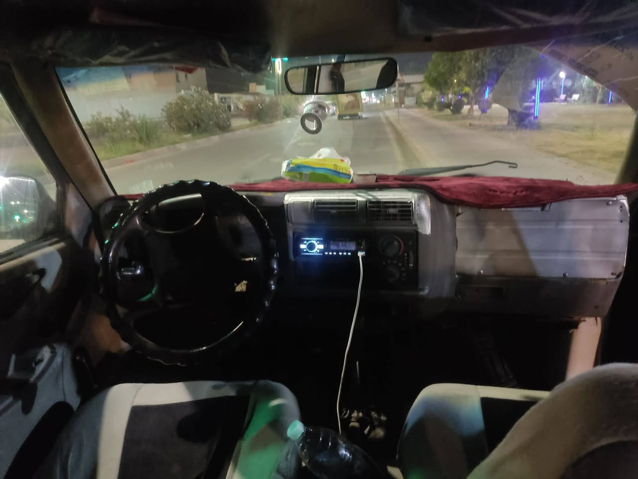 سلام عليكم
للبيع جمسي دبل قماره محور مكينه ونجي كير اوتو 
موديل 98 سنويه ساقطه رقم كركوك لون اخضر غير محدد 
بيها شكم ملاحظه غرفتها نضيفه للستفسار اتصال على 
رقم او مراسله خاص 
***********
***********
سعر 30 وبيها مجال تصل وبيك خير وتدلل
