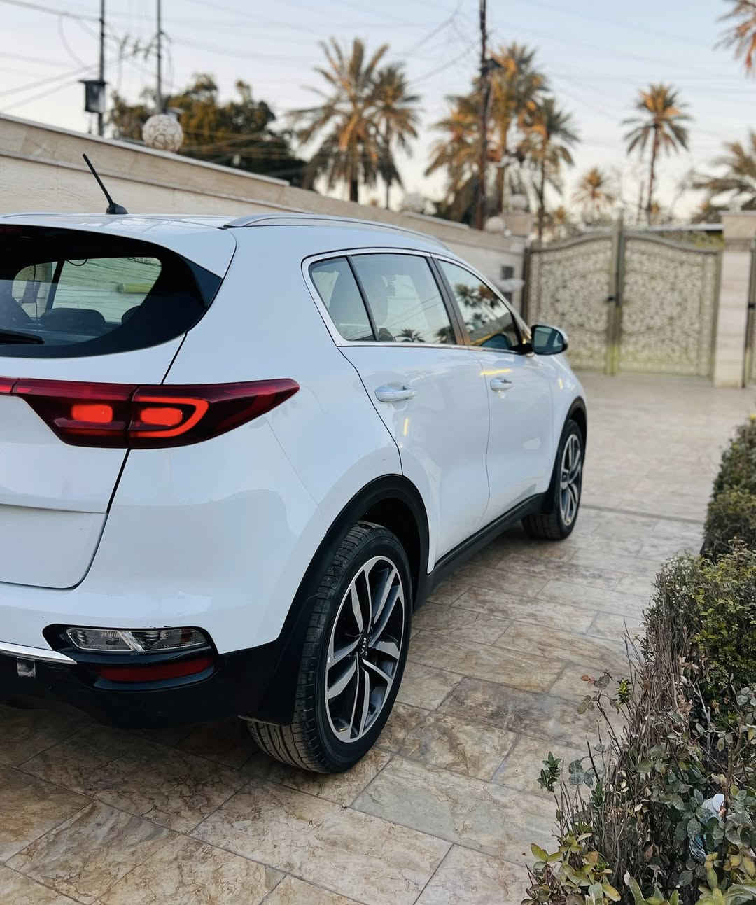 السلام عليكم 😎🔥 بيع فقط 
كيا سبورتج 2020 خليجي 
رقم بغداد سنويه ب اسمي تحويل مباشر ب اسم المشتري 
كفاله من الصبغ كير محرك تبريد كفاله صدر جيد 
عداد المسافه 85 الف 
المواصفات 🔰
سويج شخاطه 
محرك 2000 دوش 
حساسات امامي خلفي 
تحكمات ستيرن
شاشه تاب 
درايف مود  اوضاع قياده / نورمل / ايكو / سبورت 
تبريد قطعتين 
كشنات بيجي مخمل وجلد 
وبعد بيها مواصفات 

السعر المطلوب 183 وبيها مجال وبالعافيه ع الياخذها 

📍عنواني /بغداد الكاظميه 

***********
   ‭
0787 233 6394‬
