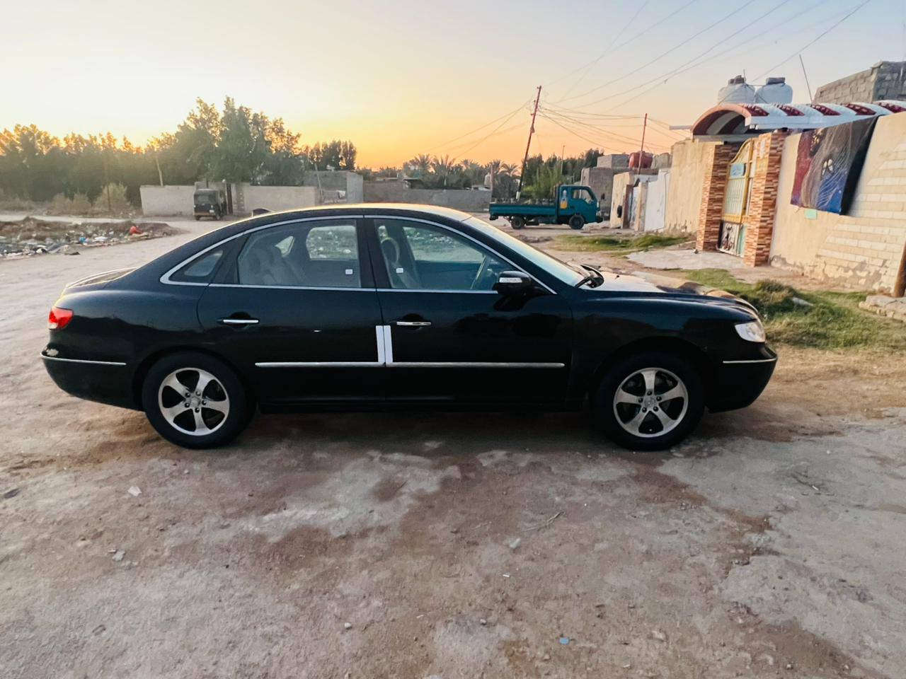 سلام عليكم هونداي ازيرا موديل 2008 سياره بسمي جاهزه مكينه كير حداديه تخم تاير سياره  مابيه ضربه قويه بس تبديل جملغات المامي والباب خلف السائق بدون دواخل سعر 85 وبيه مجال رقم الهاتف ***********
