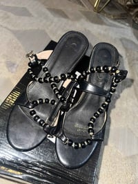 أسود ٣٧ • عسلي ٣٦ • بغداد