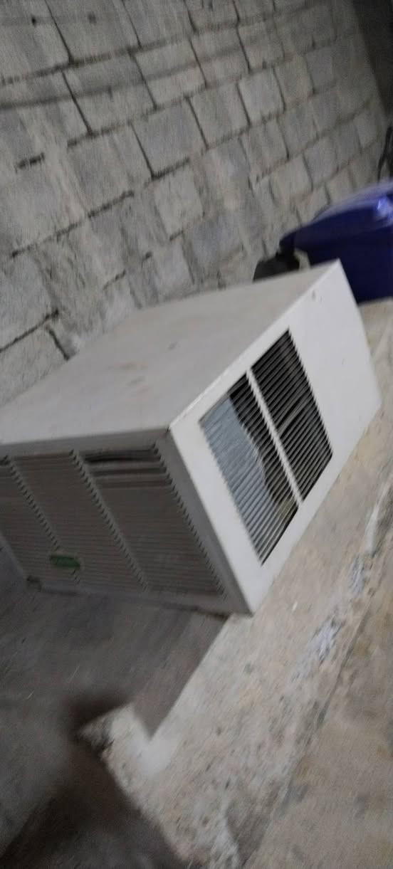 السلام عليكم شباب مكيف جنرال 2طن شغل بس بي ليك البيع عنوان بصره ابو الخصيب ***********

