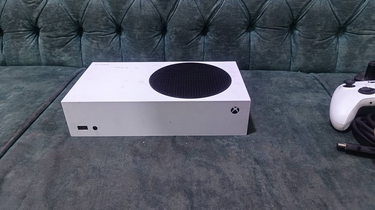 سلام عليكم
إكس بوكس سيريس اس للبيع 
الجهاز يجي وياه يدات عدد 2 ويجي وياه بطاريات عدد 2 
و الجهاز بي حساب و بل حساب فيفا 2026 
سعر الجهاز 350 الف وقابل للتفاوض 
مكان الجهاز الزعفرانية شارع الزوراء 
للستفسار ***********
