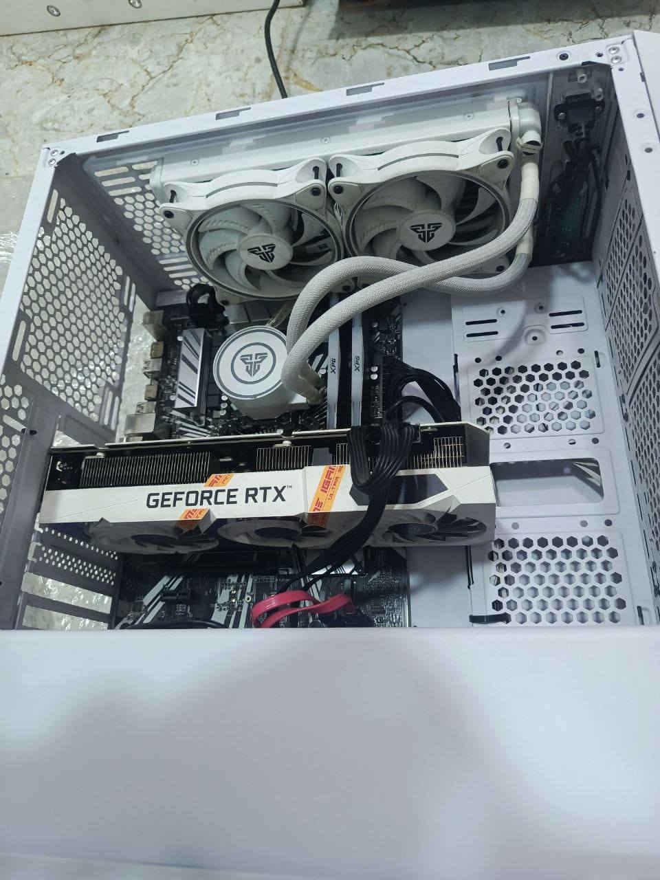 المواصفات:
 • المعالج: Intel Core i7-9700 @ 3.00GHz

 • كرت الشاشة: NVIDIA GeForce RTX 3060 12GB

 • الرام: 16GB DDR4

 • التخزين: SSD NVMe M.2 128GB + HDD 1TB

 • بور سبلاي: 750 واط

 • تبريد مائي AIO 240mm

 • كيس مع إضاءة RGB

⚡️ الجهاز اخو الجديد
مكان ناصريه مركز 
سعر 900 
***********
