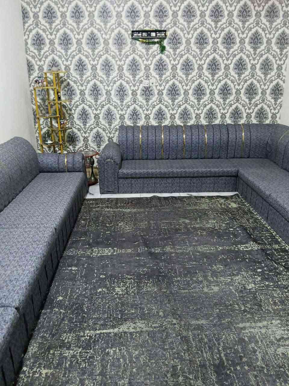 سلام عليكم احبتي الكرام 🌹                               بيت طابو زراعي باسم عراقي بل جزيره بل فيروزيه  الجسر لأول مقابل مدرسه العنفوان طابقين مساحه 150متر  استقبال وطارمه وحمام خارجي ومطبخ وصاله وغرفه وحمام داخلي ومنور فوك غرفتين وصاله وحمام وسطح السعر 100 شراي ينتصل ***********
