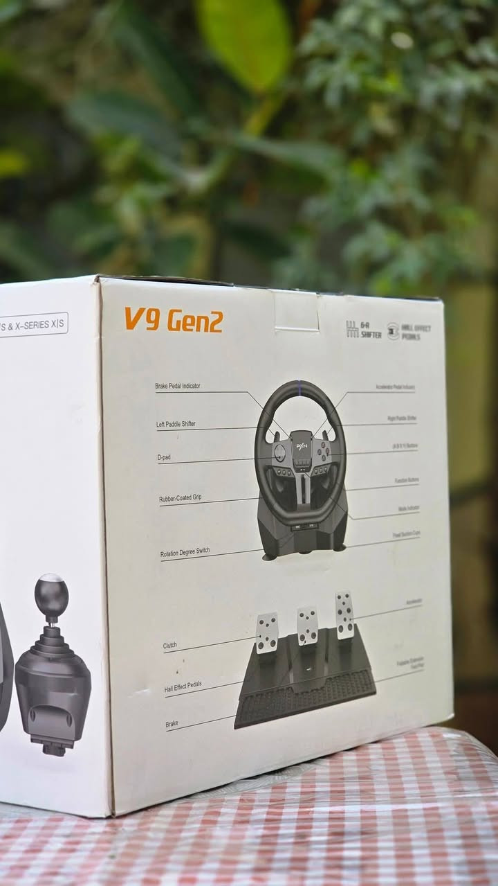 السلام عليكم 
مكاني كركوك   
القطعه #جديدة اكرر #جديدة شخط مابيها 
🏁 استعد لقيادة لا مثيل لها مع #PXN V9 Gen2 🏎️🔥

🚗 تجربة #سباق واقعية 100% مع #مقود بزاوية دوران 900° ودواسات معدنية #احترافية وناقل حركة يدوي حقيقي!
🎮 متوافق مع:
PC / PS3 / PS4 / Xbox One / Xbox Series X|S
يدعم أشهر ألعاب السباقات مثل: Forza Horizon، Gran Turismo، F1، Need for Speed، Euro Truck Simulator وغيرها!
🔹 الميزات بالتفصيل:

زاوية دوران 900° قابلة للتعديل لتناسب أي نوع سباق (F1 أو Rally أو Drift).

دواسات معدنية ثلاثية (فرامل، بنزين، كلتش) بضغط واقعي لمحاكاة القيادة الحقيقية.

ناقل حركة يدوي (Gear Shifter) من 6 سرعات + عكسي (R).

أزرار تحكم مدمجة على المقود للوصول السريع للأوامر.

توافق كامل مع ألعاب الشاحنات، الرالي، الفورمولا، والدرِفت.

دعم وضعية X-input / D-input على الحاسوب.

خامات عالية الجودة لتتحمل الاستخدام المكثف.

تثبيت محكم على الطاولة لمنع الانزلاق أثناء اللعب.

اهتزازات بالمقود لمحاكات الواقع  
شفتات تحت المقود 
Rgb تفاعلي 

💥 العرض الخاص:
📦 المنتج جديد 100% مع كامل الملحقات
💲 سعر منافس وضمان جودة
🔻 📩 راسلنا الآن لتجعل قيادتك أكثر واقعية وإثارة!


**إذا كنت صاحب هذا الإعلان وتريد حذفه لأي سبب، رجاءا أرسل رسالة إلى الدعم الفني**