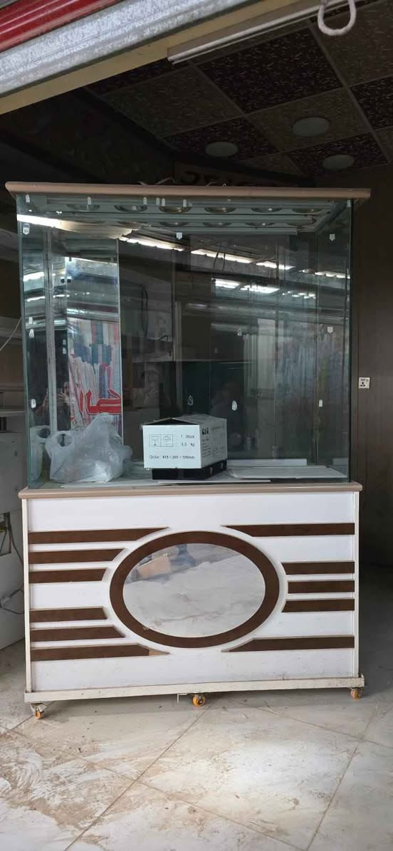 ميوزة mdf للبيع مكاني نجف 
قياس الميز عرض ١.٥٥ ونزال ٥٥
قياس العارضه الجام عرض ١.٣٠ ونزال ٤٥
*********** النجف, العراق
