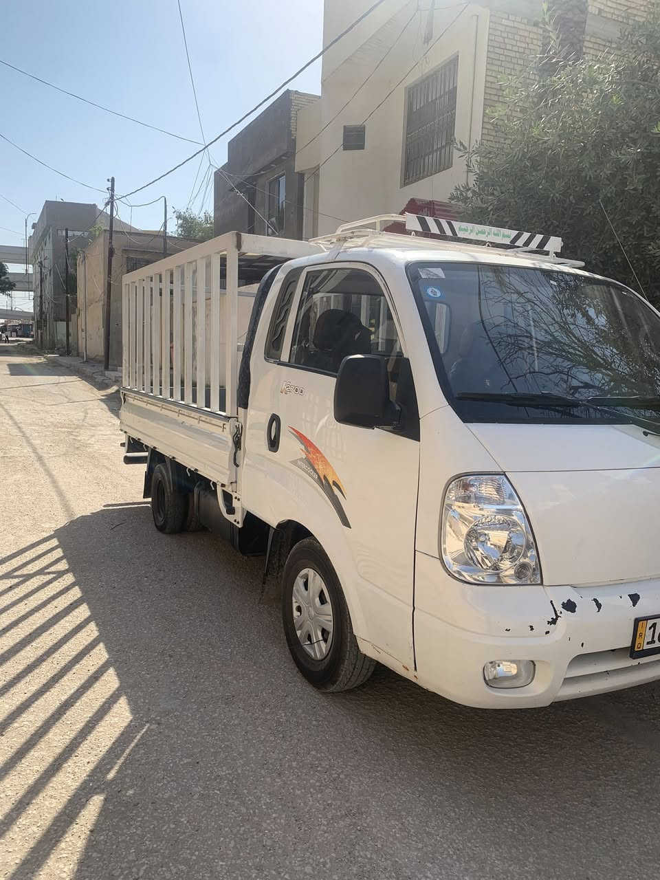 كيه بنكو 2700 مفتوح سياره نضيفه مابيها نواقص مكينه وكير نضاف وكفاله تبريد شغال رقم الجديد وسنويه ل2031 تخم تاير امامي حداديهته جديده شاصي مكفول لاصبغ ولا ضرر سيارره نضيفه مكانه حله مركز الرقم (***********)
