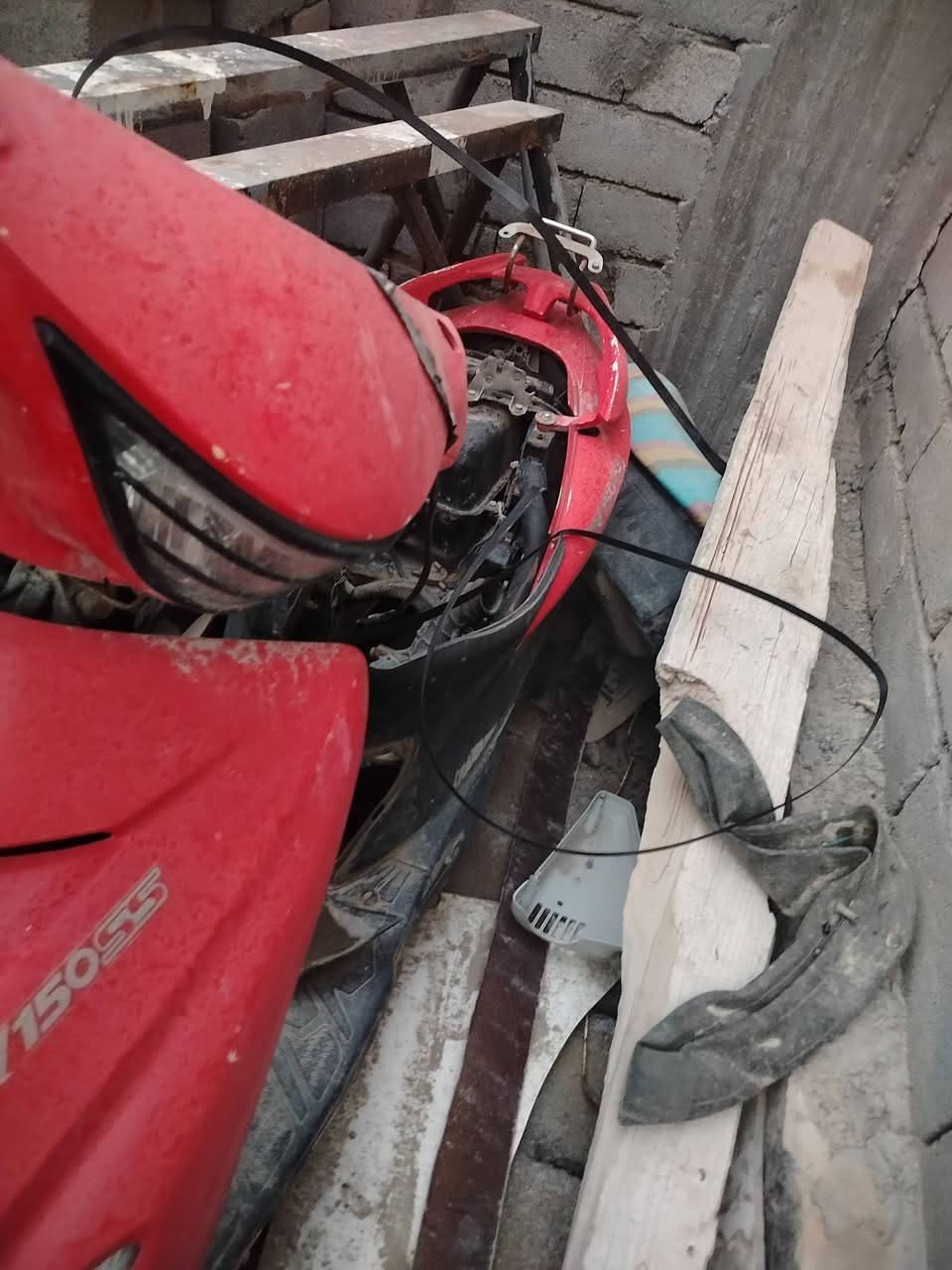 دراجة ادرس بدون محرك كل كفراتها كامله وتاير امامي والكشن كله موجود السعر 50وبي مجال***********
