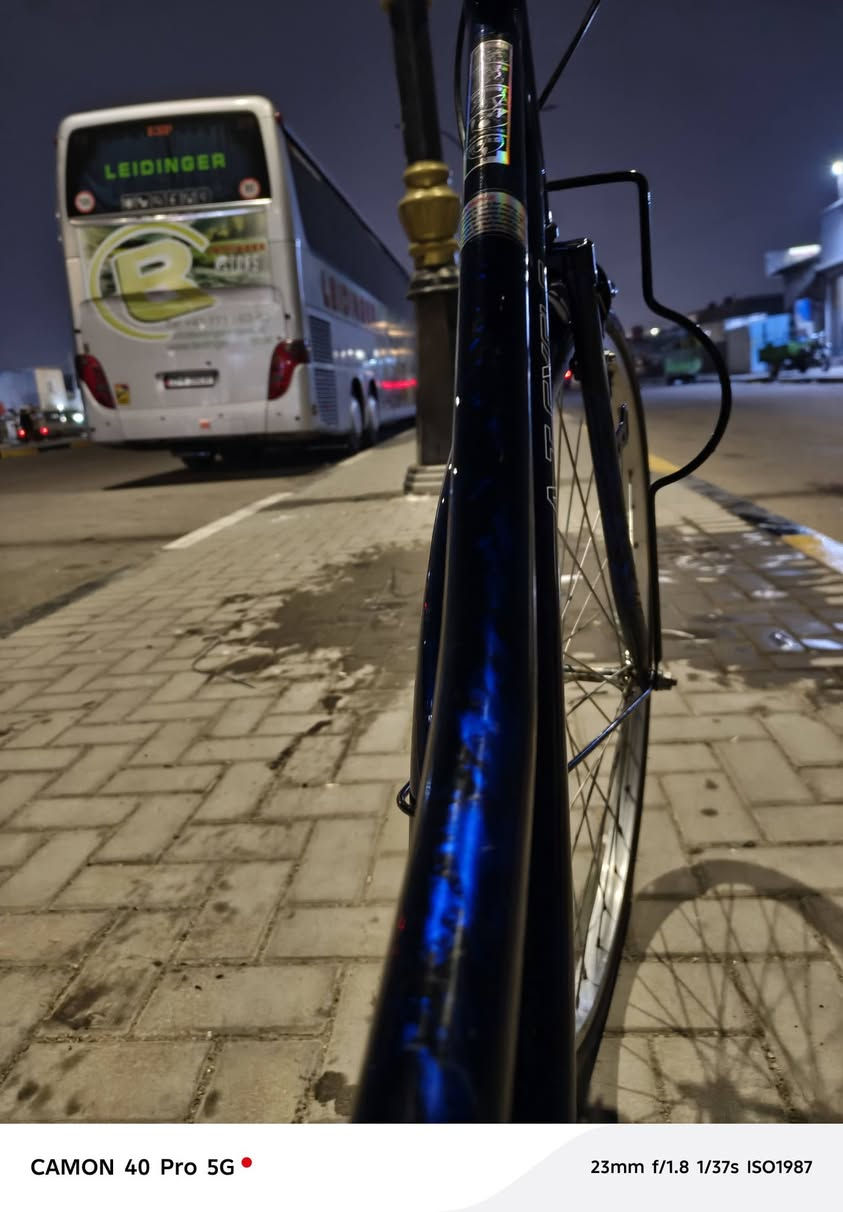 السلام عليكم
بايسكل نضيف ما مصبوغ بعده جديد موديل 24 شخط ما بي مبين گدامكم بل صور سعر 150بي مجال بسيط عنوان بصره حيانية رقم *********** بس واتساب اتصل عليه
