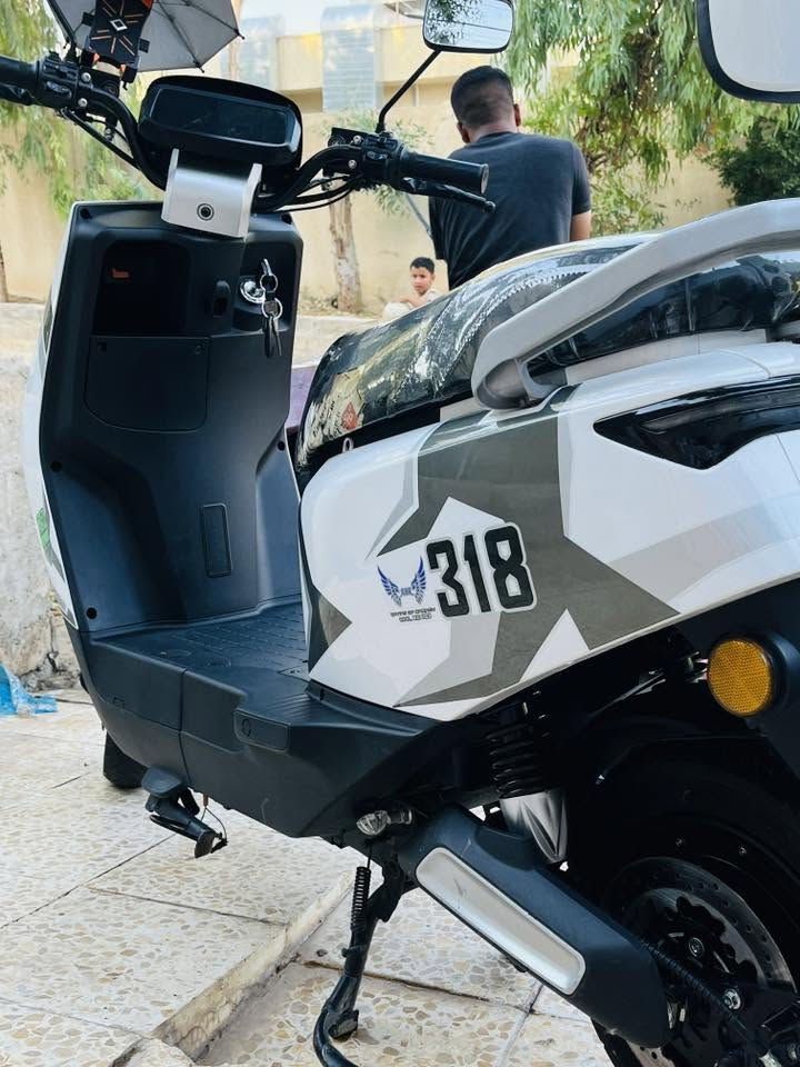 ماطور 318 جديدة فول باب اول
الون البيض شرط ولا شخط مابي 
٦ بطاريات 🔋 
بطاريات ابحاله ممتازه 🔋✅شرط الفحص 
كلو شغال باب اول ( بطارية احتياط ) 

السعر 650 الف اتصال ***********
