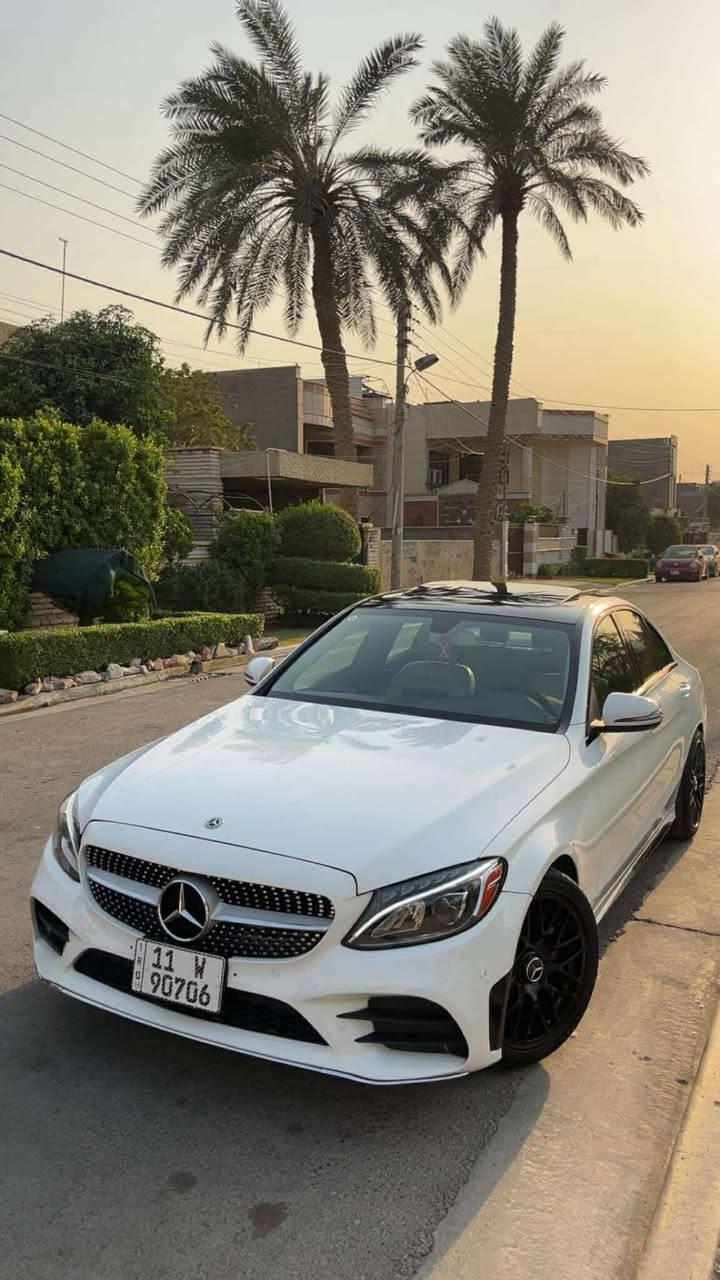السلام عليكم 
للبيع 
مارسيديس C300 
الموديل 2018
فول مواصفات فتحه 
حساسات اماميه خلفيه 
هند بريك بصمه
كامره 360 درجه
رادار متعدد
مري قلاب 
صندوق كهرباء
دبل ماوس تحكم 
كشنات تدفئه كشنات كهرباء 
خزن ميموري اناره داخليه
وضعيات قياده متعدده
وبيها هواي مواصفات 
صور الحادث مرفقه مع المنشور 
العنوان بغداد شارع فلسطين 
للاستفسار 
***********
