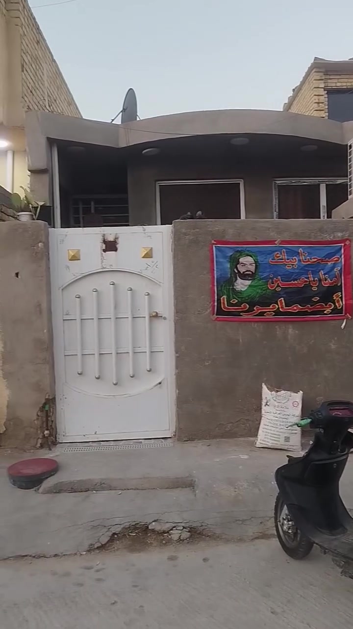 السلام عليكم مشتمل بزين القوس موقع مميز مساحة 105 ثاني قطعة ع شارع الكفاح الرئيسي للاستفسار الاتصال ***********
