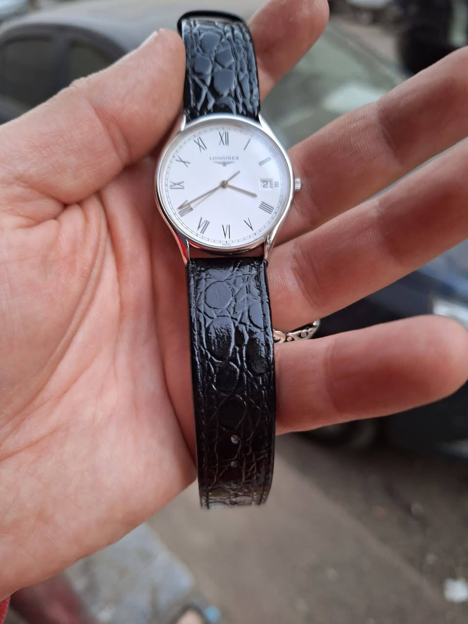 ساعة Longines Lyre (لونجين ليرا)، وهي جزء من مجموعة "Les Grandes Classiques de Longines" السويسرية العريقة. تتميز بتصميم كلاسيكي بسيط مستوحى من شكل آلة القيثارة (Lyre) ..خااص.حبي .


**إذا كنت صاحب هذا الإعلان وتريد حذفه لأي سبب، رجاءا أرسل رسالة إلى الدعم الفني**