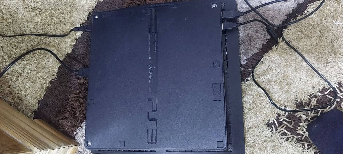 السلام عليكم بلي3 نظام مكاتب بي اكثر من5 مكاتب تنزل من خلالهم العاب بل اضافه بي العاب خير من الله موضحه بالفيديو 
مع يدات ثنين والجهاز مامفتوح ولاداخل تصليح
سعر130
*********** اليريده الرقم بي واتساب
