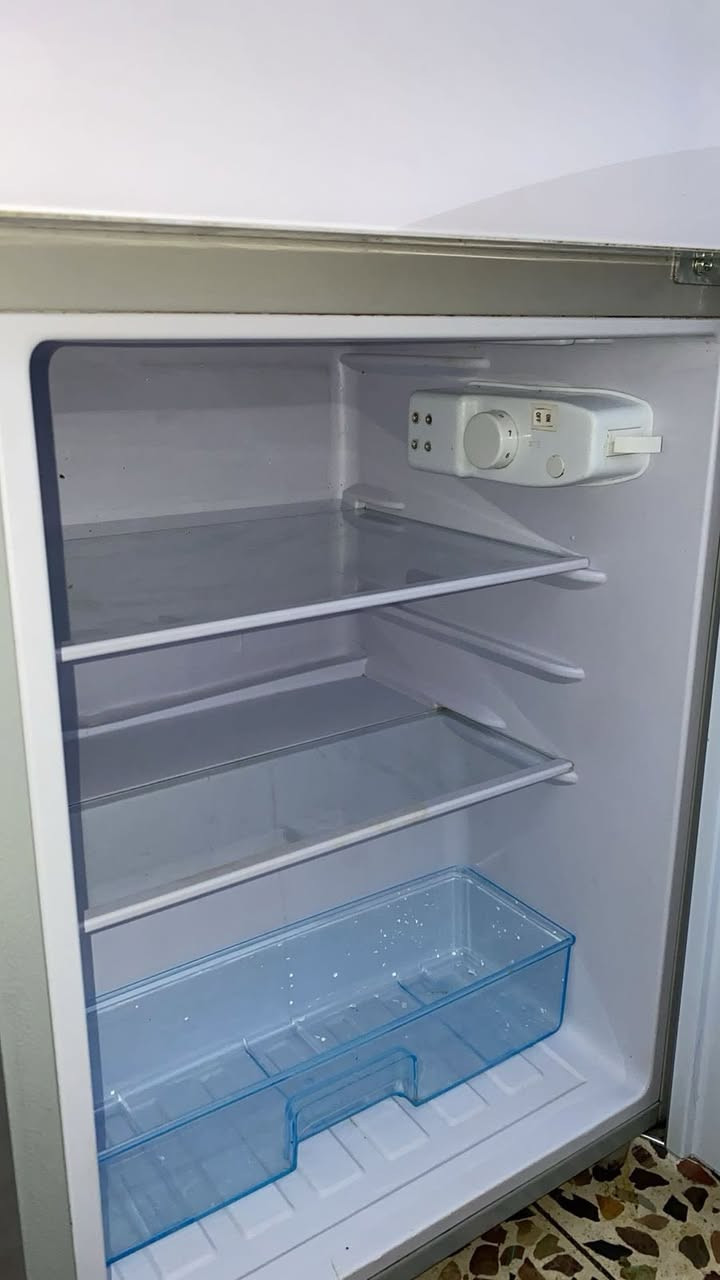 ثلاجه جديده ما مستخدمه اقل من شهر اريد أبيعه العنوان بغداد مدينه الصدر 
***********
