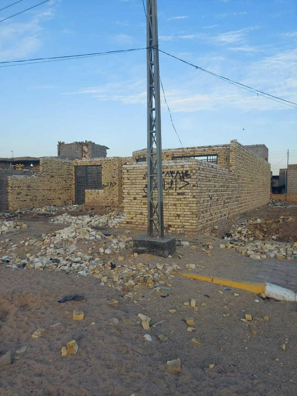 هيكل للبيع مساحه 250 كافه الخدمات  العنوان الميمونه حي الشرطه  شارع 20
تفاصيل اكثر تصل ***********
