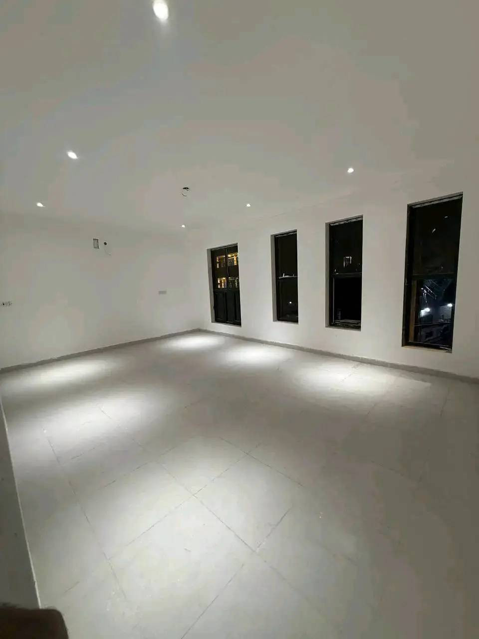 للبيع 100  متر طابقيين 3 غرف نوم 
واجهة 7 ونص 
السعر   350   وبي مجال 
بناء حديث درجه اولى مودرن 
طابو صرف سكني 
الدوره  مدخل ابو طيارة اول فرع
الاستفسار الاتصال على حليم   ***********
