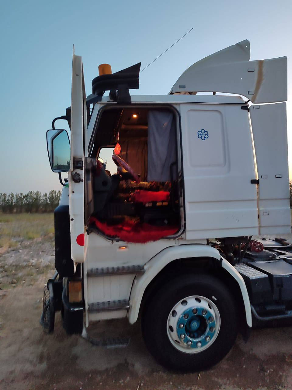 سلام عليكم سكانيا للبيع 143سياره جاهزه للشغل تخم تاير كير اربعه في اربعه مكينه 143رقم انبار نكليزي تحويل ثاني يوم السعر 110وبيهه مجال للتواصل ***********
