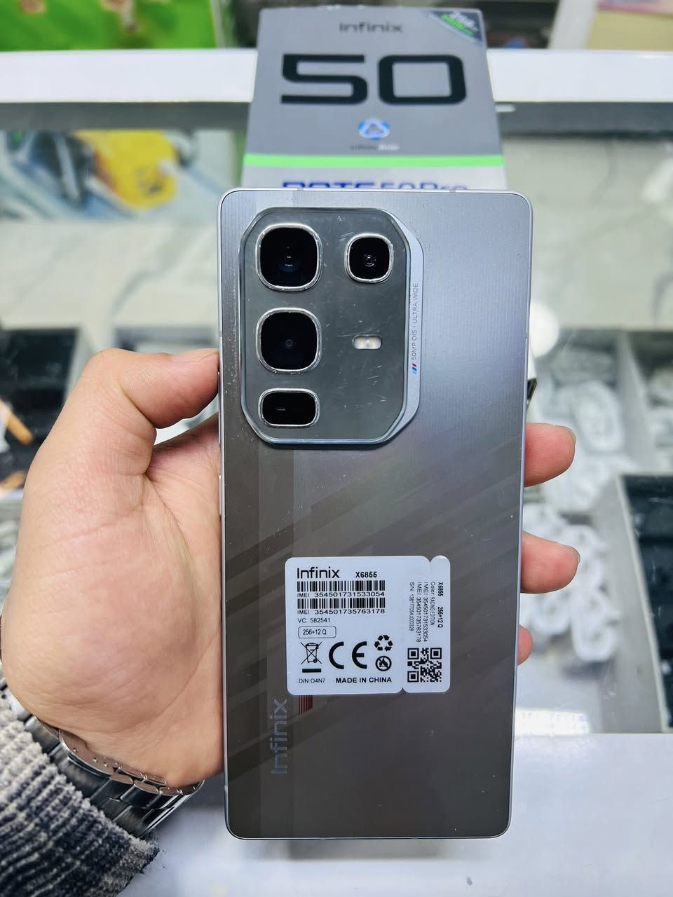 السلام عليكم للبيع جهاز انفنكس نوت50بروذاكره256الرام24شحن90واط جهاز حيل نضيف السعر 225الف مكتب حسين فون***********
