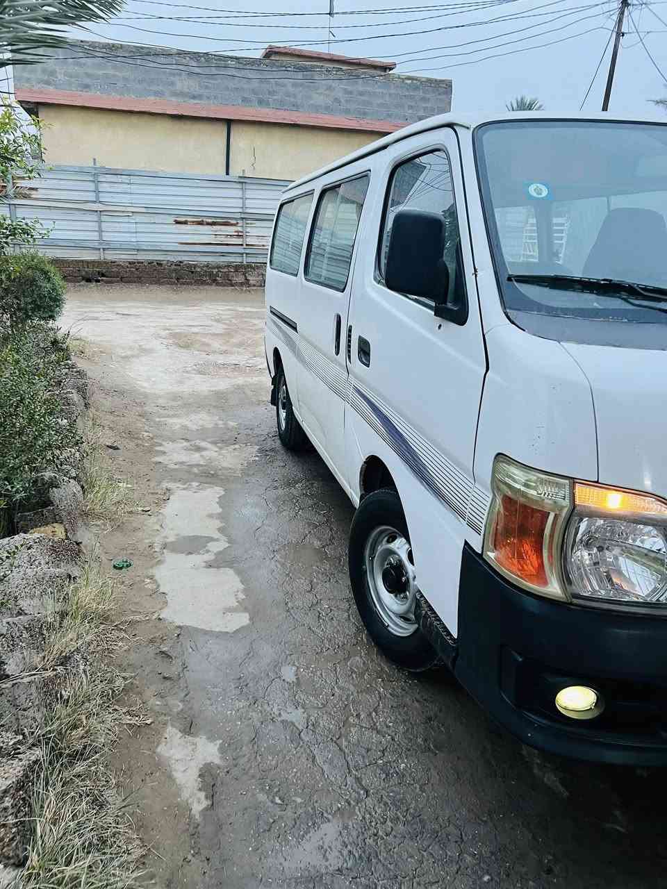 السلام عليكم
نيسان  ناصي ٢٠١٠ 
تحويل مباشر 
محرك كير كسل كفاله 
السياره خير. من الله نصبته حلوه 
بيه صبغ قليل 
تخم تاير جديد
باتري سلف جديد
صدره جديد 
مكان السياره بغداد محموديه 
***********
السعر 120 وبيه مجال الجراي
