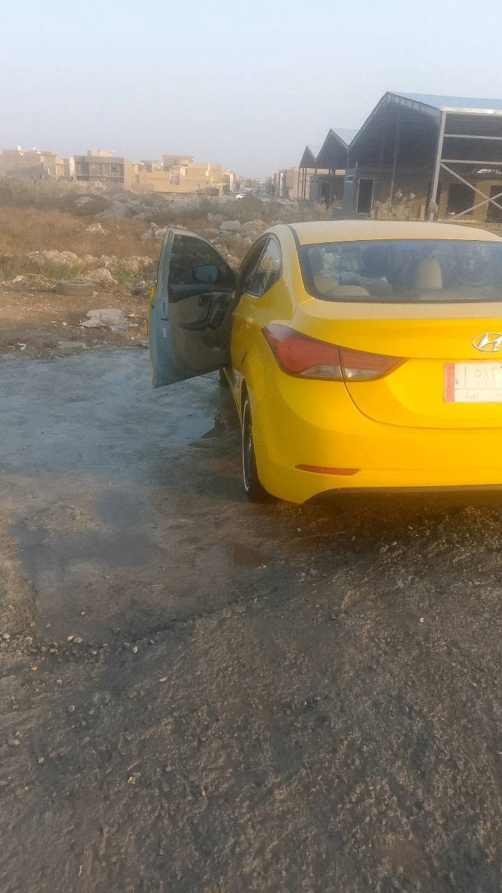 السلام عليكم شباب النترا 2015 خليجي سياره مبدل بيها باب السائق بدون حادث بيه خياس وبدلته والباب موجود القديم سياره بيها تخون تاير اسود جديد صار له شهر شهر وشويه جير مكينه حداديه بالكامل دوشمه تبريد باسمي تحويل مباشر سنويه تسقط بال 28 مكاني واسط مركز مدينه *********** هذا رقمي بيع والمراوس من رخصه صاحب الكروب المحترم
