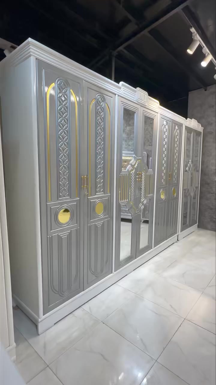 ماكو. هيج سعر 

متوفر الان مليون و600 الف

اليكم المواصفات 👇

غرفة ست ابواب طابقين ملحق نجاره عراقيه 

تتكون من 11 قطعة 

مراية قيافه هدية 

الوجه 10ملم 

الدآخل صاج طبيعي 4 ملم 

الضهر جرجوبه ضب براغي 

القاعدة بلوك صاج 16 ملم 

الغرفة نجارة عراقية 

من انتاج زان بغداد للاثاث العراق 

ارتفاع الكنتور 265

عرض  الكنتور 320

عرض زاوية الملابس 110

ضلع كأمل الزاوية مع الكنتور 430

السعر مليون و600 الف فقط

زان بغداد للاثاث العراقي

خدمة استبدال الغرف بغرف جديده مع الاتفاق على الفرق 

خدمات مابعد البيع لمدة سنه مجانيه 

العنوان بغداد المعامل الحسينيه قرب مقبرة المسيح مجاور سوق الحسينية 

يوجد لدينا خدمة توصيل وشد الى جميع المحافظات العراق 

تيك توك 👇

www.tiktok.com/@kaarar_94

شكراً لاختياركم زان بغداد للأثاث العراقي نسعد بخدمتكم 
‭‬
***********
***********

***********
***********
