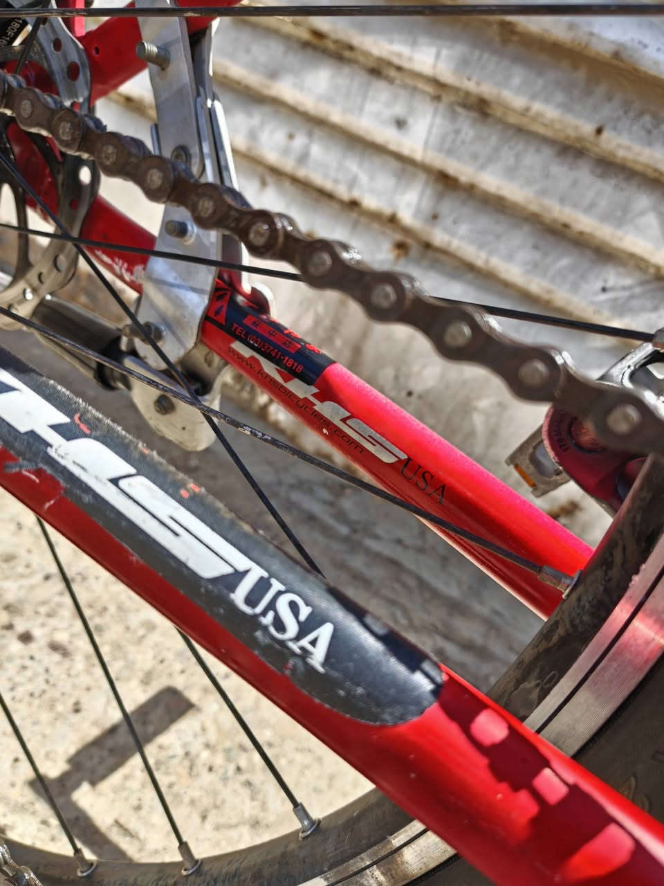 KSH USA  امريكي 
حجم 29 سايز S 
دبل ثكيل وخفيف 
تايرات MTB  
Speed 3×8 
بوري كاربون فايبر  
جاملغات ورقية ماركة
بريكات دسك 
سيت كروب شيمانو
ويالة بيم كوك شفت
جرس اصلي 
فريم المنيوم وزنة خفيف 
السعر 275 بغداد شعب شارع الصحة ***********
