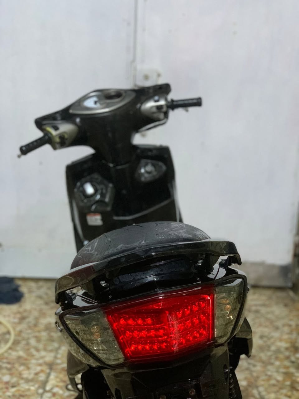 سلام عليكم للبيع سكنس فحل كوري نوزل دراجه حلوه نقصهة ستان تعليك وكفر طاك شويه مكينه بلاديه ما مفتوحه كهربائيات كلهة شغال نكره سلف بكل وقت رايدهة ب٦٠٠ وبيهة مجال مكان الشعب ***********
