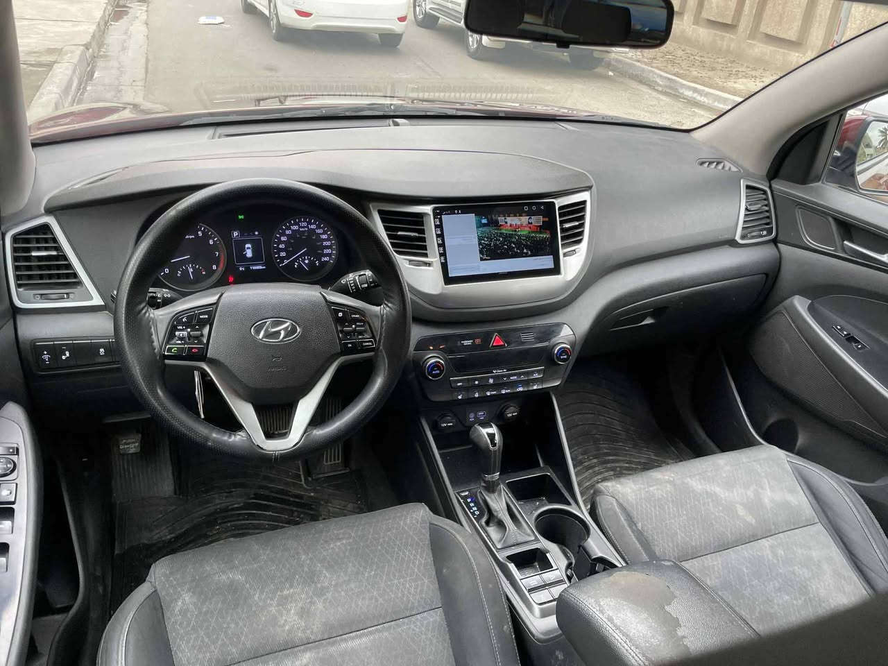 ***********  جديده جداا
توسان ٢٠١٦ امريكي
فول عده فتحه وبصمه
لد وحاجب امامي خلفي 
حساس خلفي 
شاشه وكامره 
فول تحكمات ستيرن
صدرامامي خلفي جديد 
تخم تاير وباتري جديد
ماشيه ١٠٠ الف تقريبا
 محرك ١٦٠٠ تيربو ممفتوح بلادي
 سيارة جديدة وجاهزه مابيها اي نقص
 حادثها بسيط بيها جاملغ خلفي وباب خلفي عكس  صبغ وشبر بالبنيد مبين وواضح  
سونار موجود
فرشا الاصليه وعدتها الاصليه
 بدون دواخل بدون ايرباك 
مكاني بغداد الاعظمية 
السعر ١٢٩ ورقة 
الشراي يجي ويشوف بعينه  
اتصال فقط مكلف بلنشر 
 ***********
