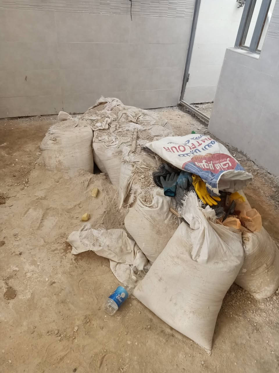 اخوان عندي 23 كونيه دبل جص مال فلوجه ب50 الف
الي يريدهن يتصل على رقم 
***********
مكاني حي الكوفه مقابيل عقارات السلطان
