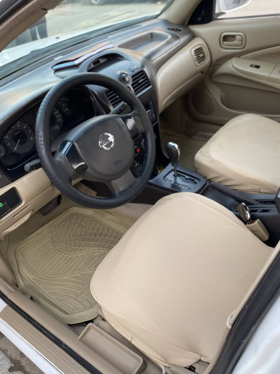 السلام عليكم
سني ٢٠٠٩ للبيع 
رقم بغداد الجديد باسمي 
تخم تاير باتري دوشمة جدد 
بيهة قطعتين ونص صبغ 
مكاني بياع 
سعرها ٨٧$ وبيهة مجال
***********
