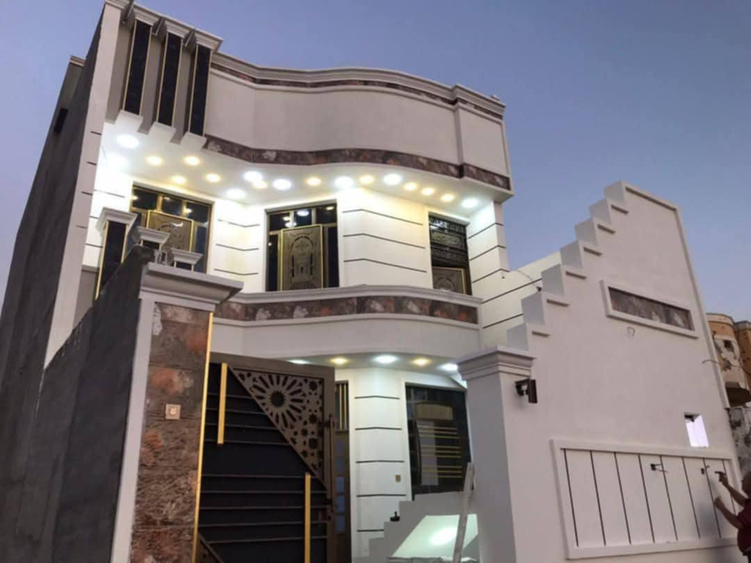 السلام عليكم 
بالاقساط ينطي مقدمه65مليون وبل شهر350الف 
السعر الكلي 120 وبي مجال
البيع 
طابو سند المساحه150
تفاصيل 
الطابق الاول غرفه واستقبال ومطبخ وصاله جبيره
الطابق الثاني غرفه واستقبال ومبطخ وصاله
الطابق الثالث غرفتين نوم وصاله جبيره وصحيات

العنوان صكلاويه الشهداء الثانيه قرب جامع عبد القادر الكيلاني
الرقم ***********
