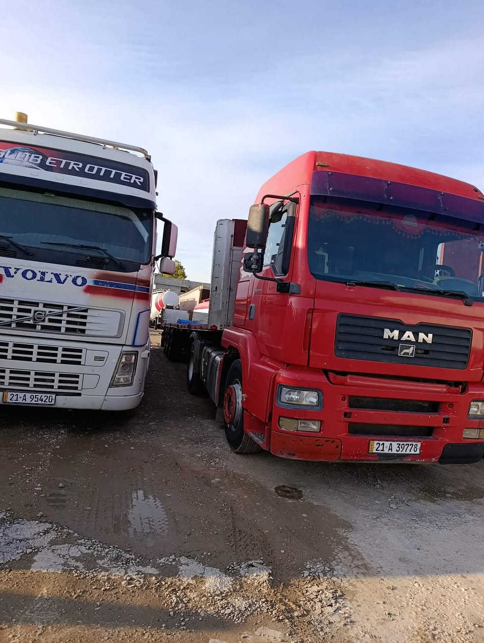 سلام عليم مان للبيع ٢٠٠١ حجم المحرك ٤١٠ كير اوتماتيك راس وعربانه عربانه شميتس طولها ١٣/٦٠ رقم سليمانيه سنويه ٢٠٣١ تبريد شغال سعر عل الموبايل عنوان كركوك ***********
