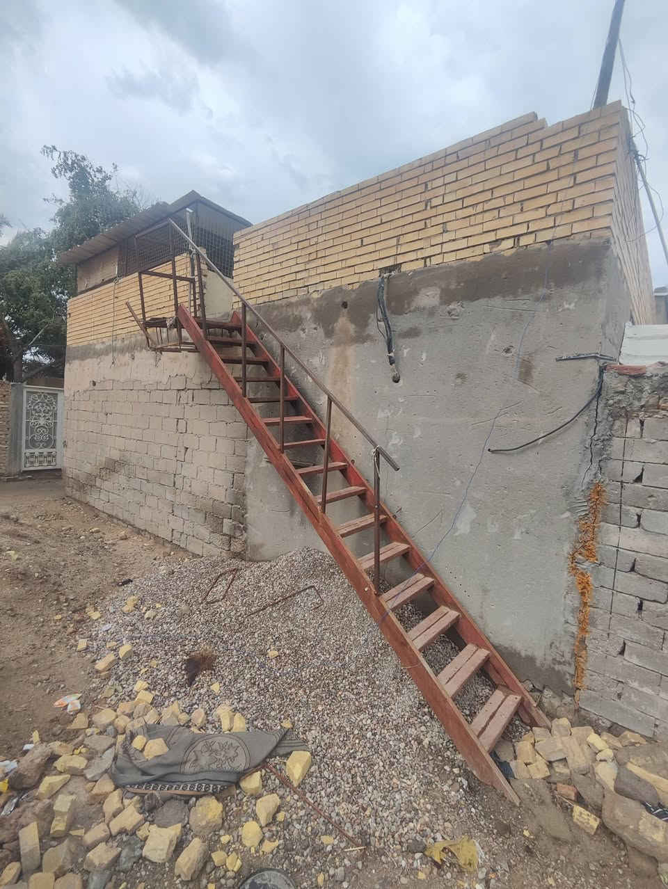 درج حديد للبيع طوله 6متر
عرض85
سعر 300 
***********
قضاء المدينه
