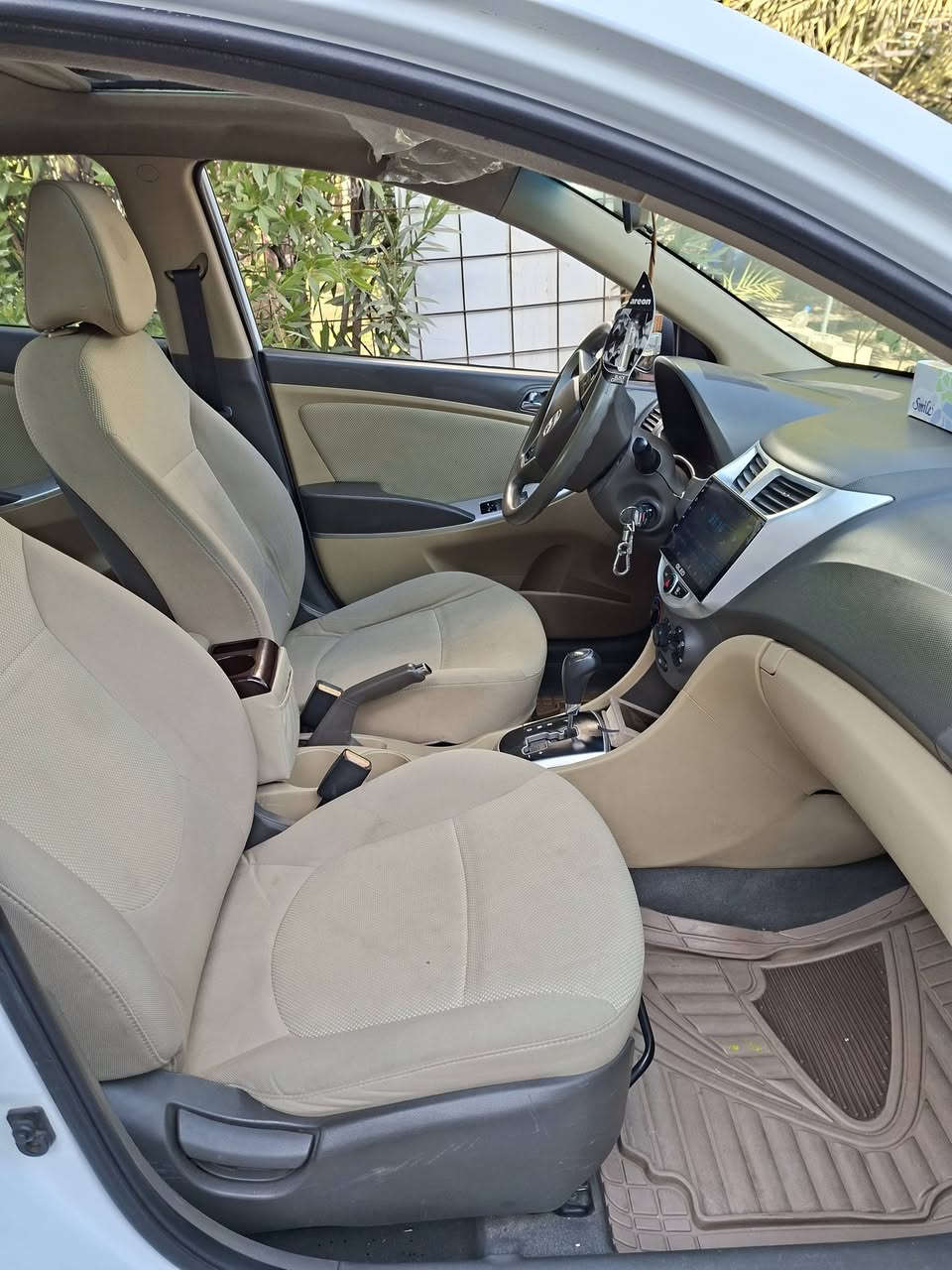 اكسنت موديل 15 خليجي ماشيه ٨٧ حقيقي رقم بغداد انكليزي بأسمي .. محرك ١٦٠٠  سويجين ،  سلايد ، تخم تاير جديد تايلندي .. تحكمات ، تبريد ، تدفئه ممتاز ،  اشاير  بالمري ، كامره دوار ، نظام ايكو ، صندوك يفتح عن بعد ، لايت لد عالي وناصي مع بلوجكتر  ، محرك والكير مكفولات  ..   محرك  ١٦٠٠   ، السونار مرفق بالمنشور ، السعر شده و ٥  وبيها مجال  ... مكاني بغداد / السيديه  ***********
