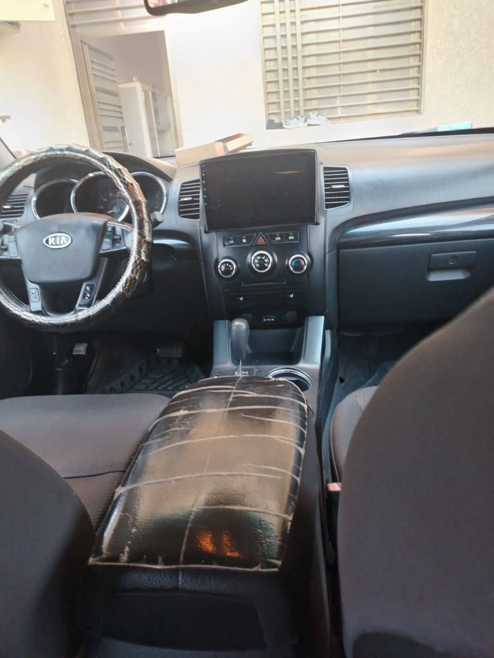 السلام عليكم

سيارة سورنتو 2011 وارد امريكي لون فيلي ضررها مبدل بنيد ودعامية ضررها بسيط منشور بالسونار الكير والمحرك خير من الله تبريد قطعتين السيارة 5 راكب السعر 118 وبيها مجال بسيط رقمها بغداد والمكان بغداد

الاستفسار على هذا الرقم 
‏‪0772 708 4921‬‏
