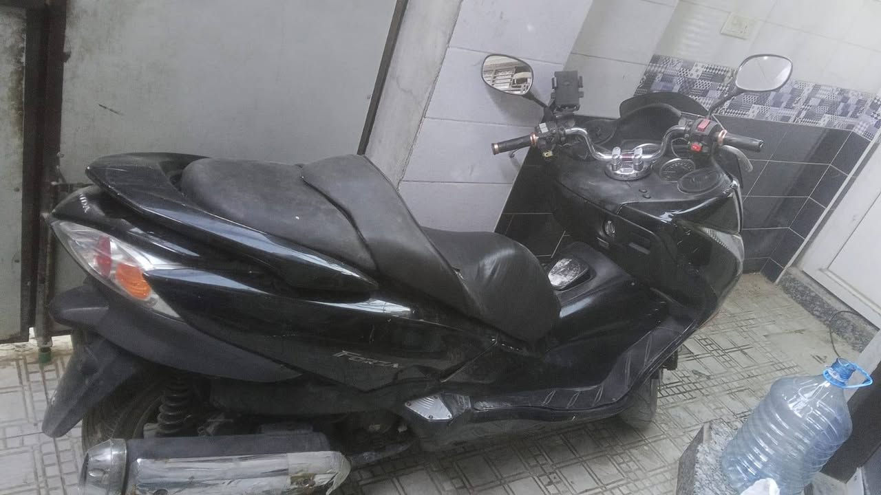 0/10 للبيع شغاله وحلوه نقصه جاملغ امامي وبيه صوت بل الكلج الامامي واتساب ***********
