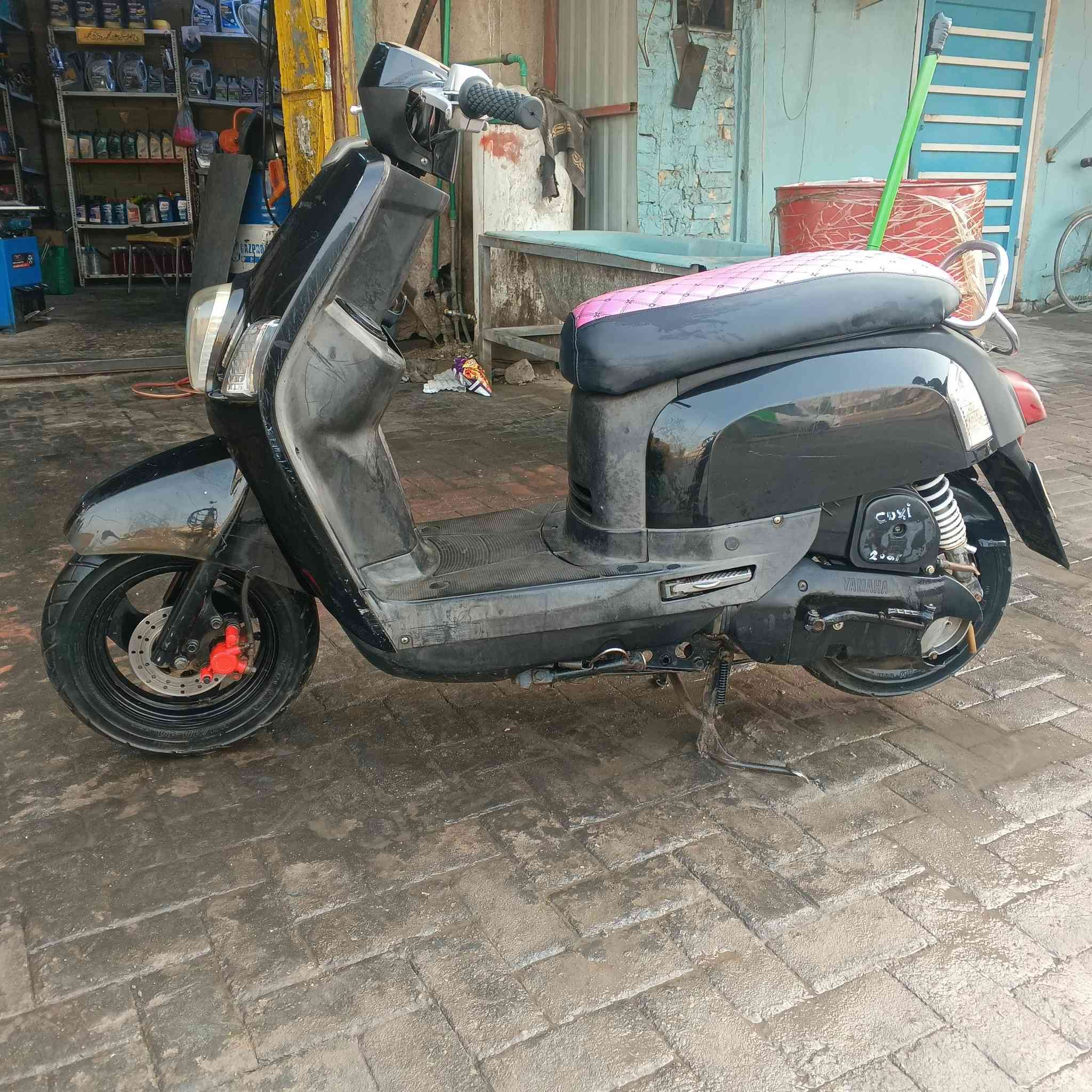 سلام عليكم شباب دراجه بوليس لبيع دراجه مكفوله كفاله عامه لحد يكلي شبيهه الدراجه مستعجل على بيعهه 450 قفل قفل *********** مكاني الحريه دراجه كامله مكمله ربع ماتصرف عليه
