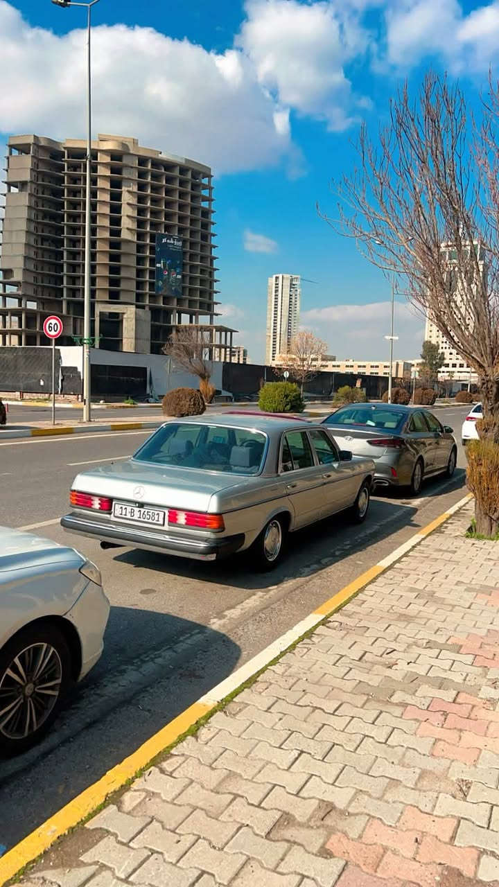 سلام عليكم 
مرسيدس ابو جحيل 83 
سياره تبريد تدئفه فول 
مكينه 300 
سياره مصبوغه حزام جماليه 
مكانهه بغداد خلف ملعب الشعب 
سعر 90 وبيهه مجال اي ستفسار ***********
