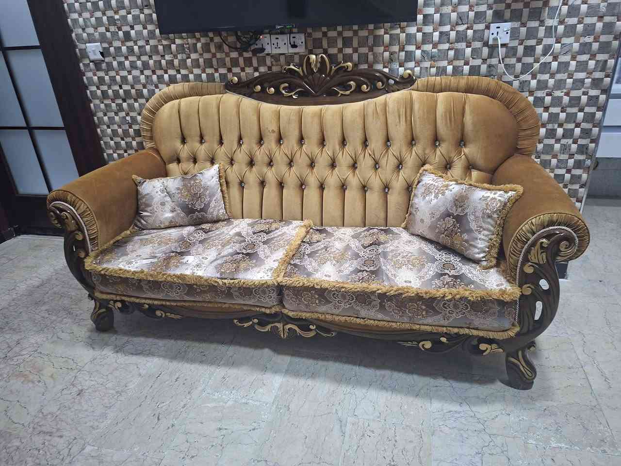 سلام عليكم 
تخم لبيع ١٠ مقاعد
بغداد الجديدة
نظيف جداا
بدون ضرر
اتصل بي واتساب***********
