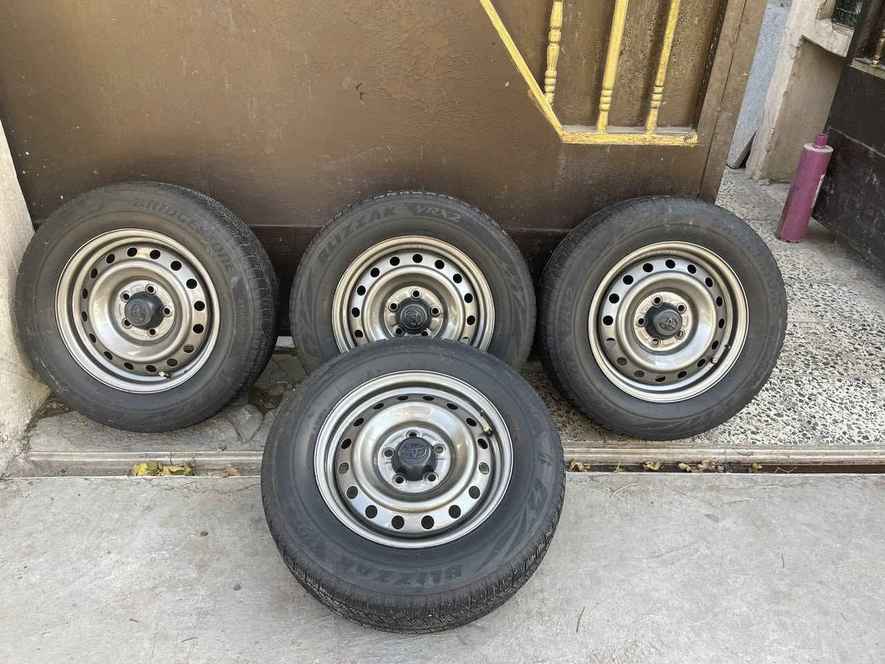 سلام عليكم ويل فلاونزا حجم ١٥ ياباني مصبوغ حراري وكبات فلاونزا وتاير برجستون ياباني نضافه ٨٠ /١٠٠  يرهك ملكه راس الثور فلات وتكم ملاحضه الويل مصبوغ صبغ هولندي درجه اولى اتصل وتدلل *********** مكان بغداد البياع
