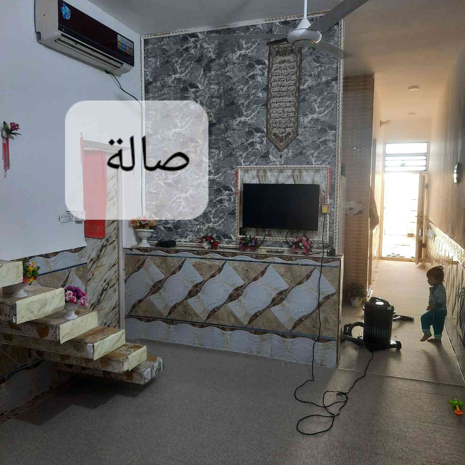 دار للبيع المساحة 100 متر 
العنوان في حي الفنانين مقابل الساحة 
الدار يحتوي على استقبال وصالة ومطبخ وغرفه واحده 
للأستفسار التواصل على رقم الهاتف 
*********** عمارة, ميسان
